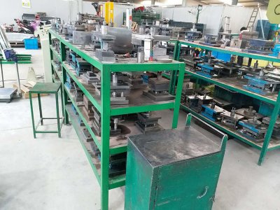 模具放置架一角